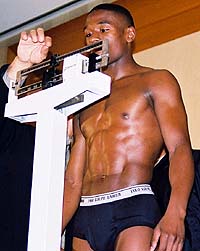 Nervous Floyd makes the weight